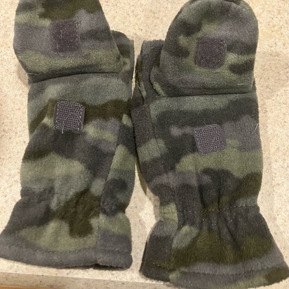 Kids Cat & Jack winter fleece pullover cap OSFM and gloves/mittens - Picture 7 of 8